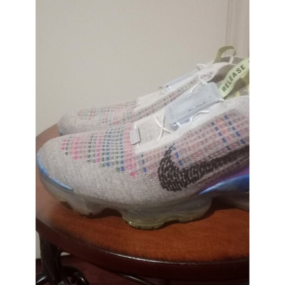 Nike Air Vapormax 2020 Flyknit Multi Color Pure Platinum Shoes Sz 7Y / Women 8.5 - Picture 7 of 15
